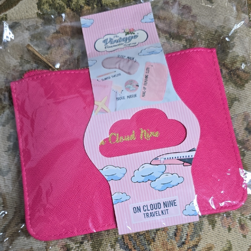 NWT Vintage Cosmetic Company Travel Kit Pink